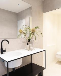 The Apartment - Shifting Scenery