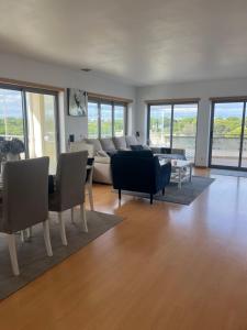 Penthouse, sea view, tennis, swimming pools, 3 foot golf