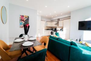 Deluxe Battersea 2-Bed 2 Minutes From Station