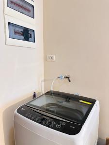 101 Newport Contemporary Studio near NAIA Terminal 3