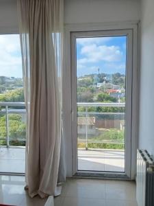 4 Dormitorios y 3 baños frente al mar con 2 cocheras