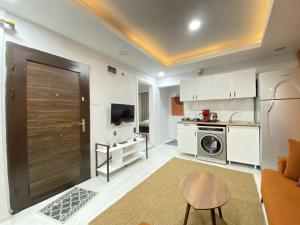 Stylish 2BR Flat with Private Terrace Near Istikla