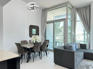 Modern 2 Bedroom Apartment in Dubai Marina