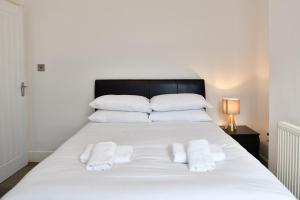 Stylish 2-Bed • Close to City Heath Hospital - Pass the Keys