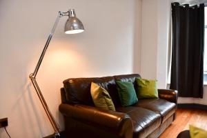 Stylish 2-Bed • Close to City Heath Hospital - Pass the Keys