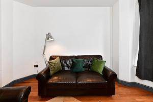 Stylish 2-Bed • Close to City Heath Hospital - Pass the Keys