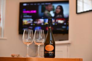 Stylish Canton House wGarden Easy City Access - Pass the Keys