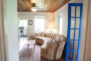 1mi to Beach Jungle Bungalow 1 acre with Pool