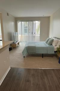 Marina Del Rey Apartment with Resort Amenities - Short Distance To Venice Beach