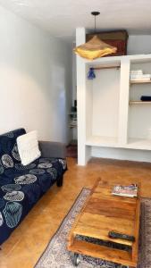 Casa Milos para dos personas frente al rio