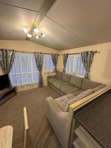 3 bedroom Lyons Oakfield Towyn pets welcome