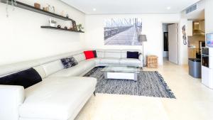 Ollystays Mangroovy 2 BR Beach and Pool Free access