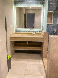 Luxury apartment with garden in Beverly Hills compound, Sheikh Zayed