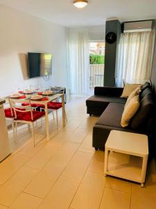 APT en Benalmádena 1 dormitorio Terraza con vistas al mar y jardín Piscina Wifi Nuevo