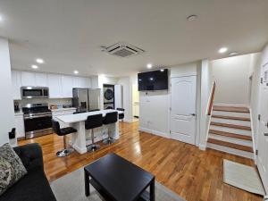 3-Bedroom Apt-9W2 20-Minuite To Downtown Boston