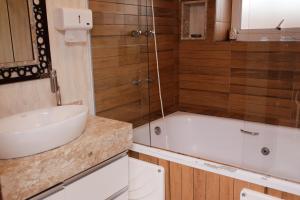 Castelinho Solemar - Suíte Premium com Banheira Privativa e Ar