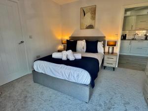 Stylish Abode in York-Parking