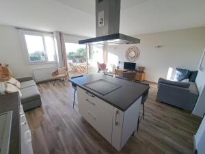 Superbe appartement piscine, tennis, vue mer et décoré avec goût