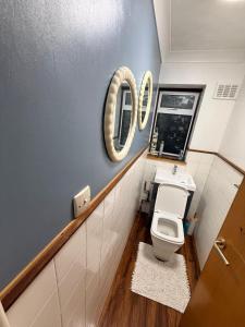 Spacious Two King Bedroom Stay Near M1 Walk to Leagrave Station Direct Trains to London