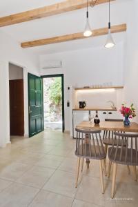Kyra Panagia Hotel