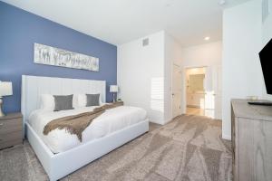 1009MA Champions Gate Condo 2 Beds 2 Baths & Game Room