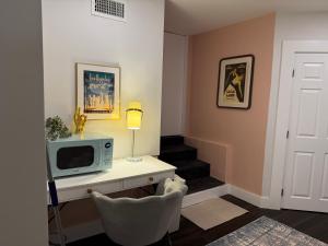 Private getaway in Studio City Hills universal