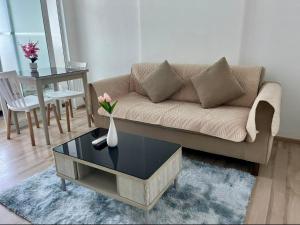 Elegant Stay with 360 degree Panoramic Rooftop Pool