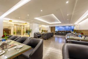 Newly Built Gold The Royal With Rooftop Restaurant - 2Mins Walk From New Delhi Rail Station & 5Mins from Connaught Place