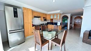 Condo Vela Vista 1004 by Kivoya