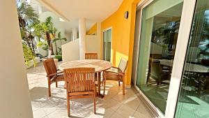 Condo Vela Vista 1004 by Kivoya