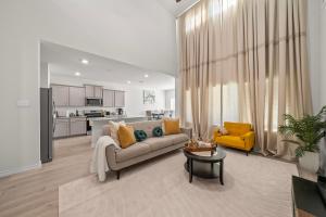 Luxurious 4-Bed Home with Pool Table & Nearby Pool