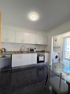 Island Heart- Family Retreat- Free parking garage