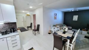 Renovated 2 bedroom aparment