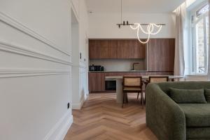 Suite Velours by Collection Aura - Maison les Arcades face à la gare de Charleville-Mézières