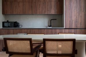 Suite Velours by Collection Aura - Maison les Arcades face à la gare de Charleville-Mézières