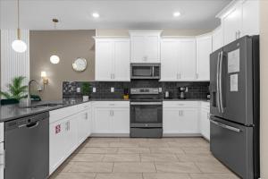 9 bed Home Storey Lake home