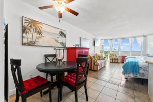 Soulful Sea Escape! Beachfront Studio! Pools! by Dolce Vita Getaways PCB