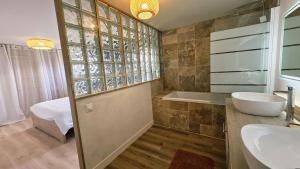 Maison familiale rénovée au calme a bon encontre