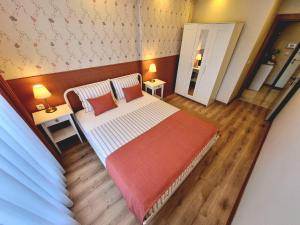 2 Bedroom Cozy Apartment