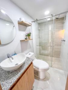 Apto moderno con aire y gran ubicación