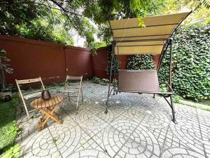 2BR APT near Mount Sinai & Metropolitan Hospitals