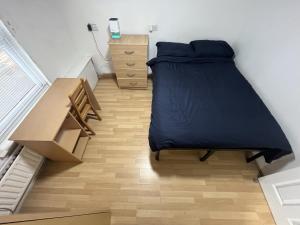 West London & East Acton - Budget Bright Double Rooms with Quick Central London connection & Direct to Heathrow Airport