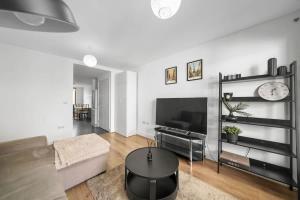 Modern & Spacious Apt In London Business Centre