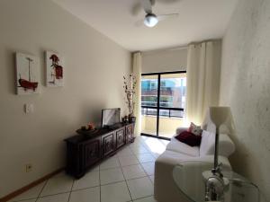 B362 - Cobertura a poucos passos do mar com piscina privativa.