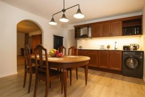 Old Town Penthouse 2 Bedroom Suite on Two Floors