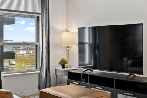 Beautiful 2BR in Southend Boston