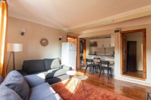 Leafy Views & Light Filled Comfort in Kuzguncuk