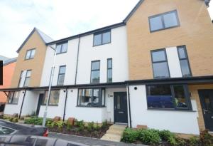 Single Room with WiFi & Amenities In Reading