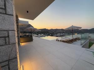 Blue Infinito Boutique Villa, Infinity Pool , Heated Jacuzzi & Panoramic Sea View