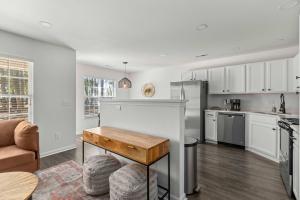 Boho Ferry- Mins from Credit One- Pet Friendly